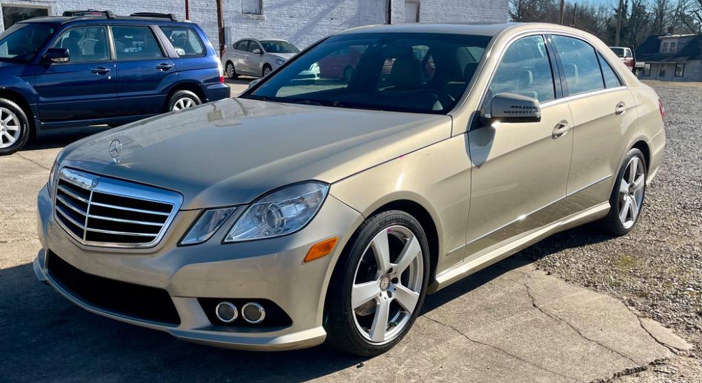 2010 Mercedes-Benz E-Class's photo